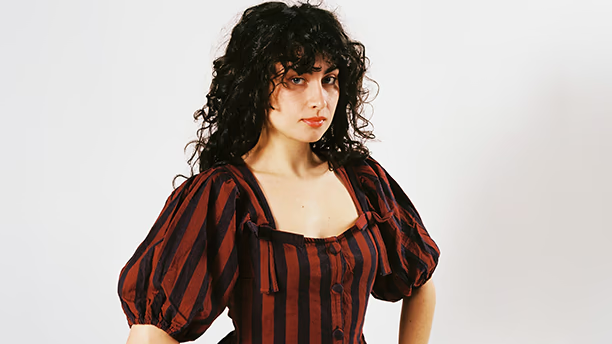 Min Taka, Öncesi: ARKADAŞ